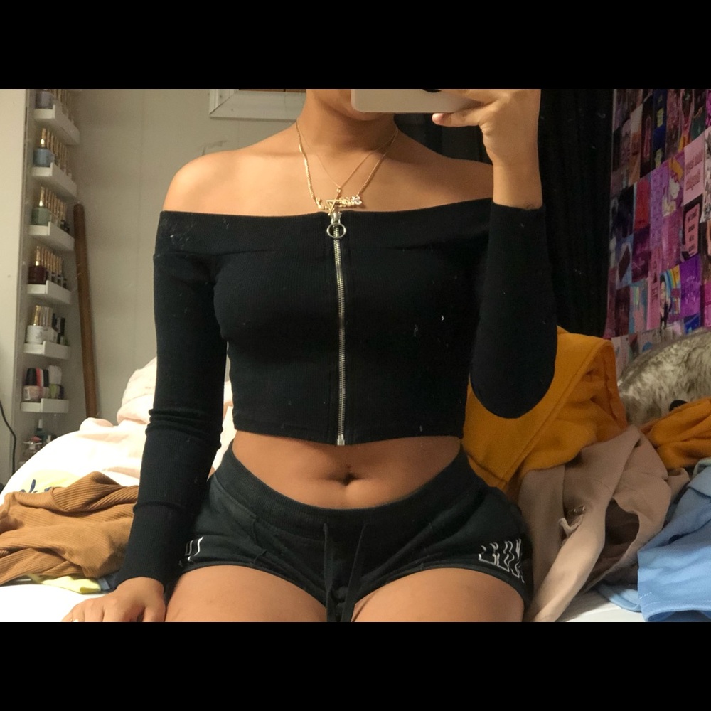 Cute black top
